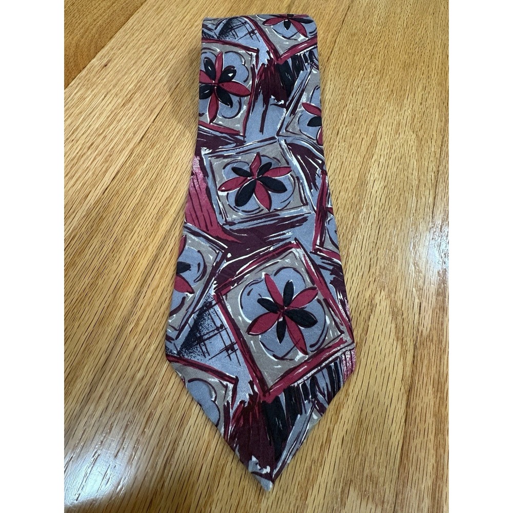 Vintage 100% Silk Necktie Red Gray Abstract Floral Jacquard Made in‎ USA 58x3.75